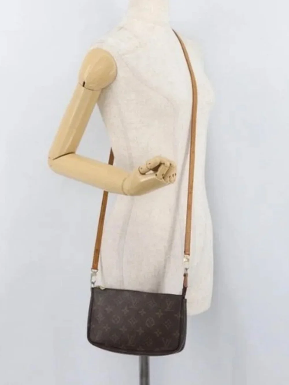 LOUIS VUITTON Monogram Pochette Accessoires Pouch M51980 LV Auth BA12039